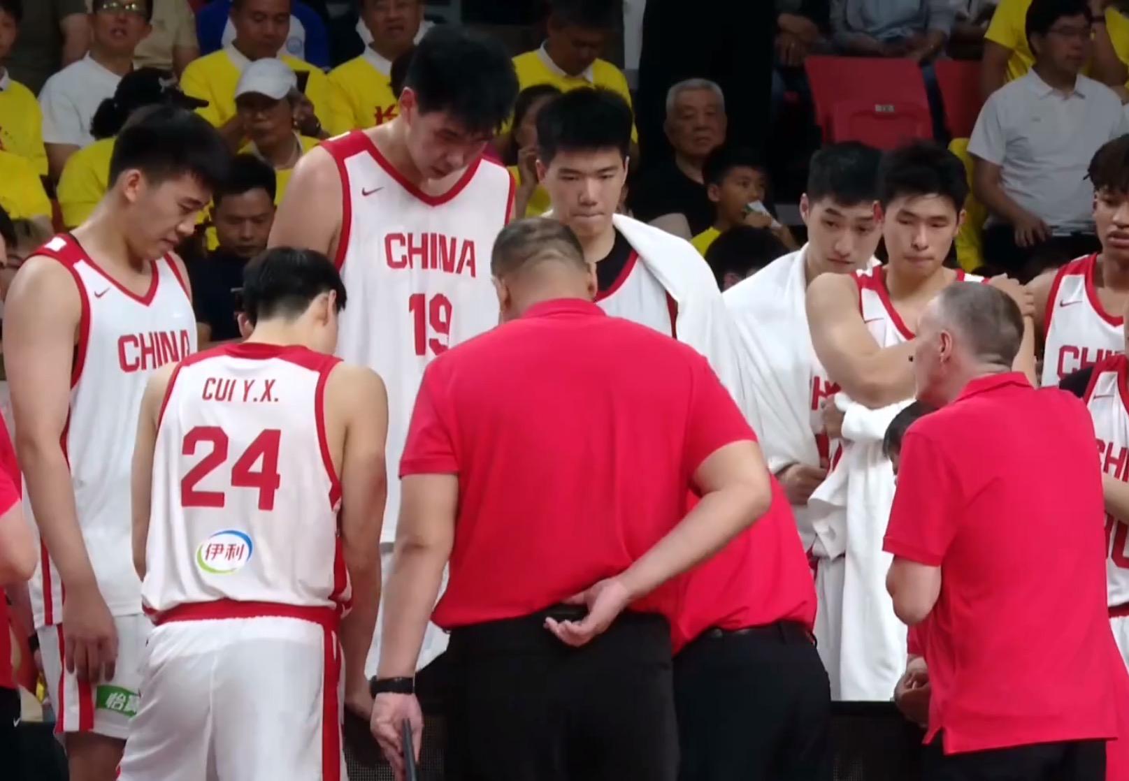 中国男篮4分险胜！广东帮砍25+13，徐昕首秀爆发，王俊杰锁定首发